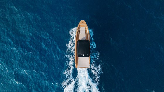 Motorboat seen from above with its wake
