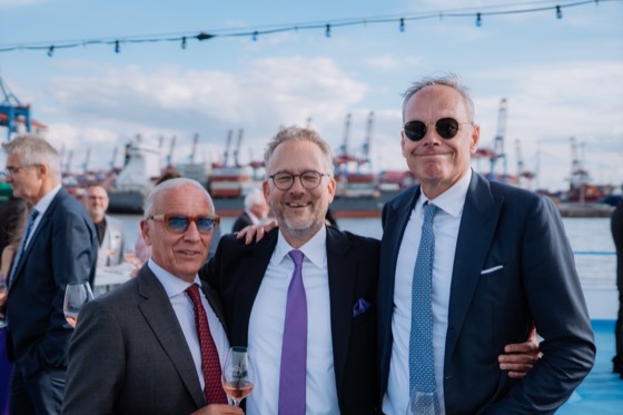 Businessportrait vor dem Hamburger Hafen