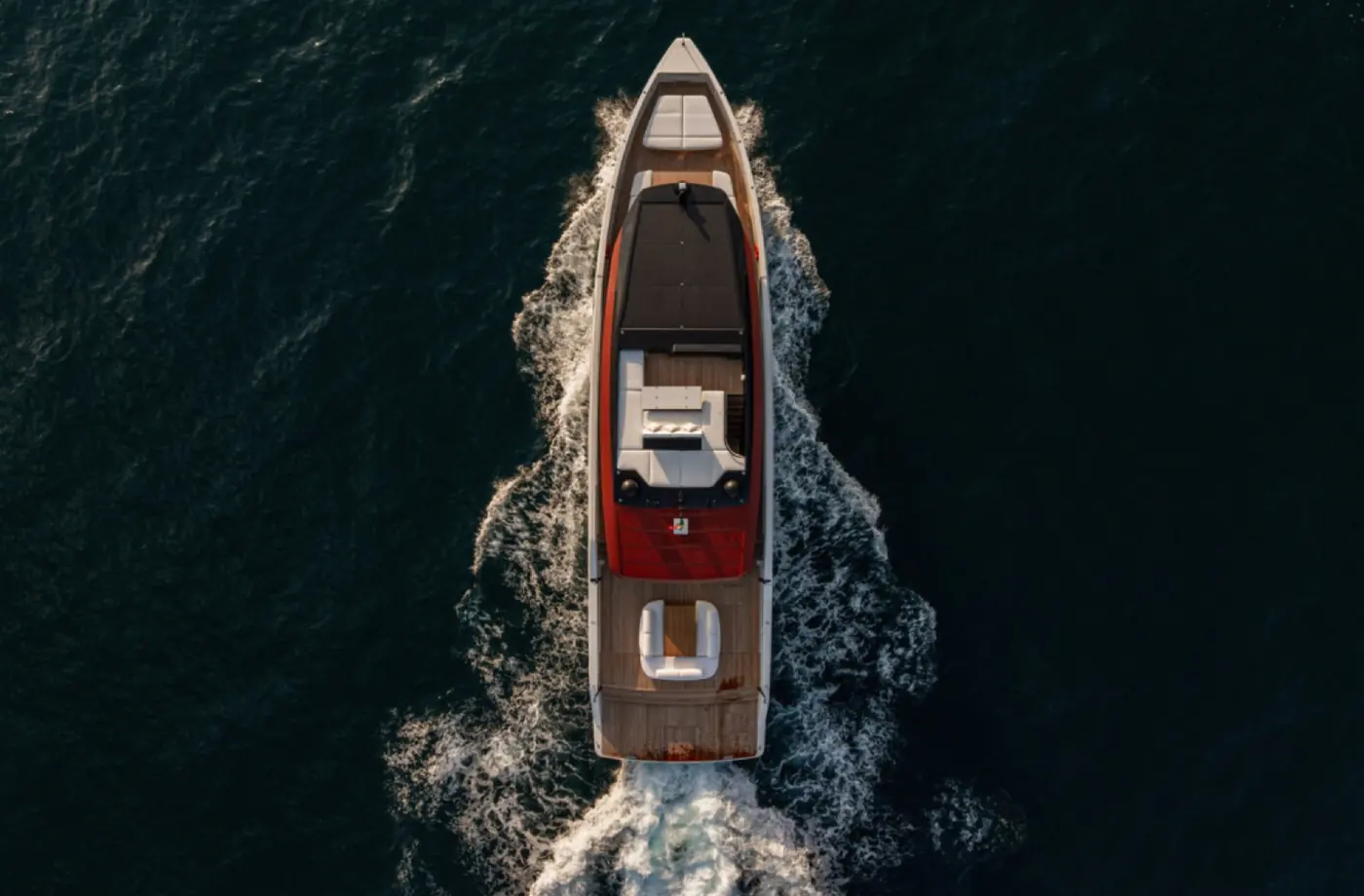 Boot aus der Luft von oben