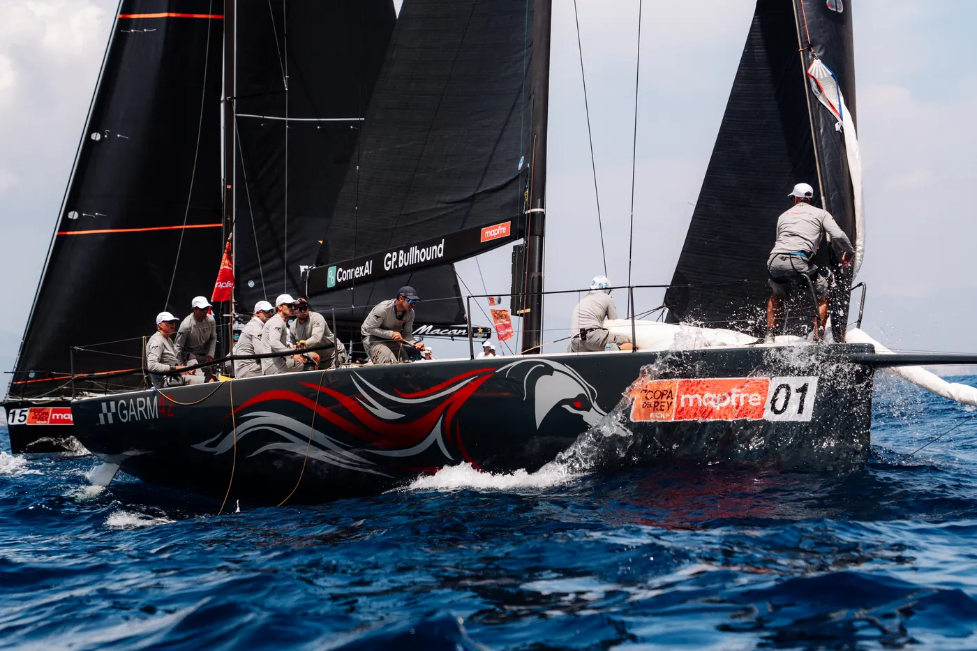 Regattacrew auf einer Yacht bei der Copa del Rey